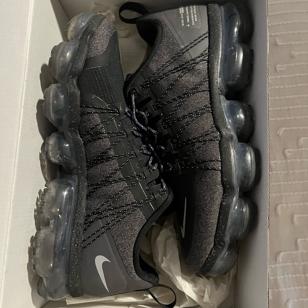 BLACK/GRAY NIKE UTILITY VAPORMAX W9
